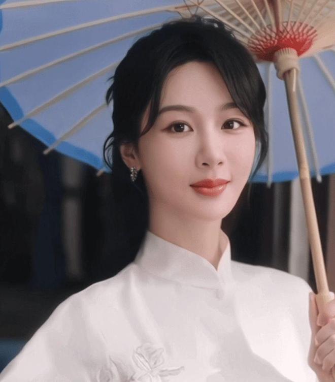 ！杨紫携果子熟了无糖茶走向世界开元棋牌网站雨中撑伞茶香四溢(图2)