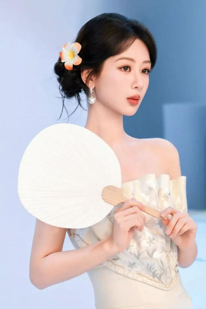 ！杨紫携果子熟了无糖茶走向世界开元棋牌网站雨中撑伞茶香四溢(图8)