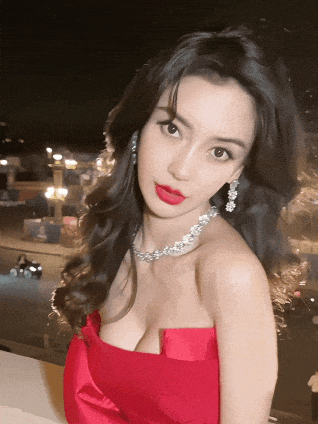 度S曲线尽显水蛇腰风采美到窒息！开元棋牌网站震惊！杨颖穿出新高(图3)