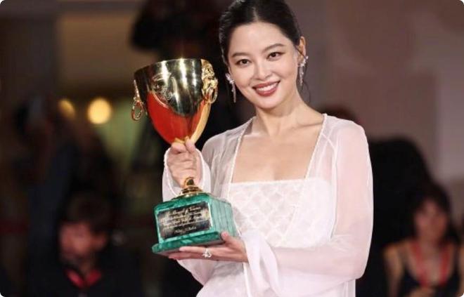 员敲响“警钟”张国立的话有人信了ky开元棋牌这一次辛芷蕾给内娱演(图12)