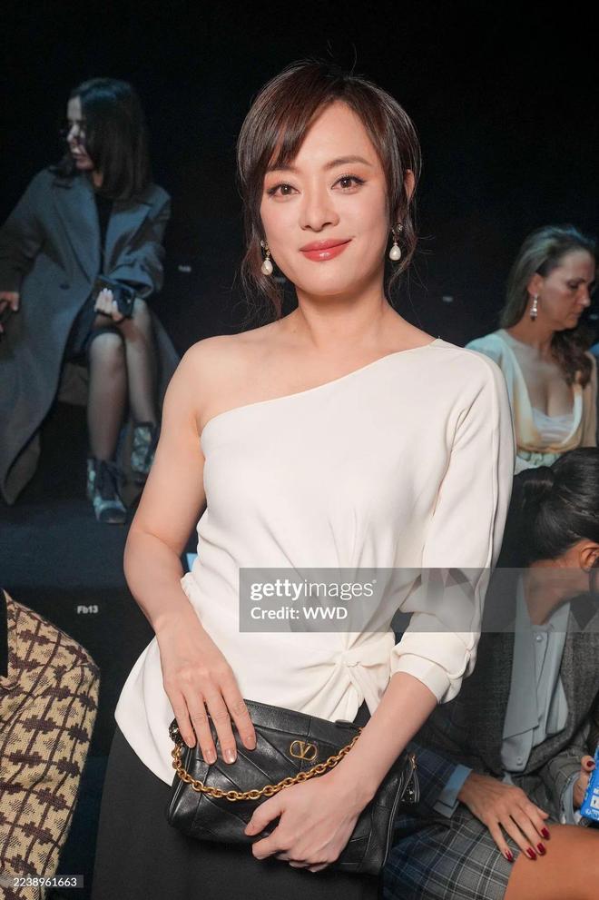 no大秀她气色红润没了嘴下痣她更美了开元棋牌孙俪穿白裙去Valenti(图2)