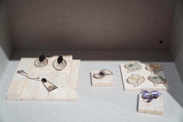 计周中国馆——苏州绣娘与国际设计师共筑苏绣当代之路ky开元棋牌非遗创新品牌青绣计亮相2025巴黎设(图2)