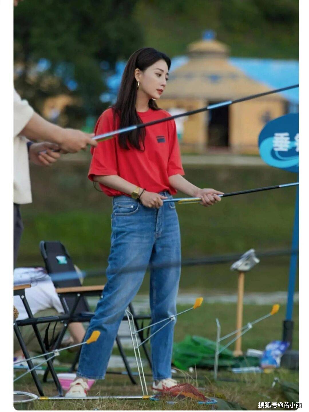 很值得中年女性借鉴时尚、优雅还减龄开元棋牌被45岁殷桃的穿搭惊艳到！(图4)