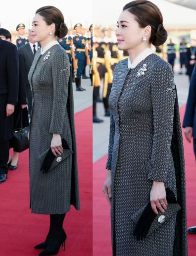 华诗妮娜重回泰王室舞台！开元棋牌苏提达八套造型访(图11)