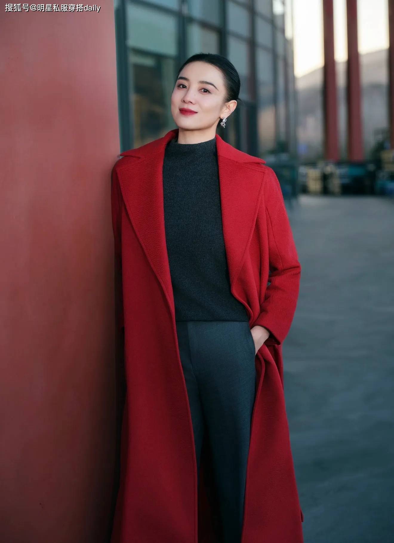 把黑色大衣、红色针织开衫穿出高级感开元棋牌173大美女宋佳美的好权威(图4)